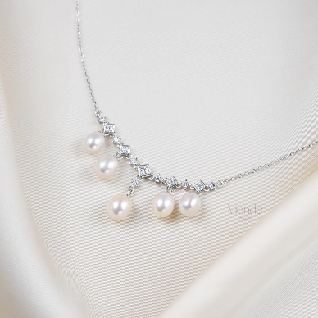 Quintuplets Floral Pearl Necklace