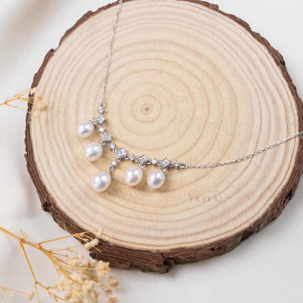 Quintuplets Floral Pearl Necklace