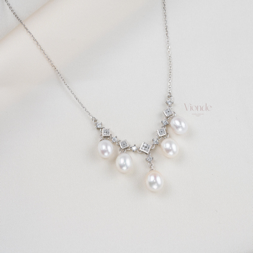 Quintuplets Floral Pearl Necklace