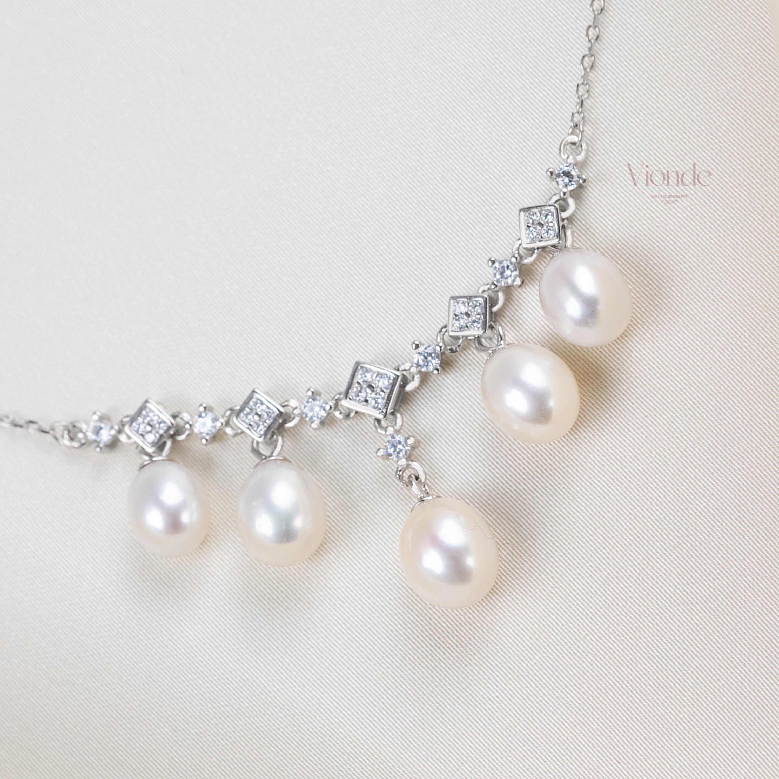 Quintuplets Floral Pearl Necklace