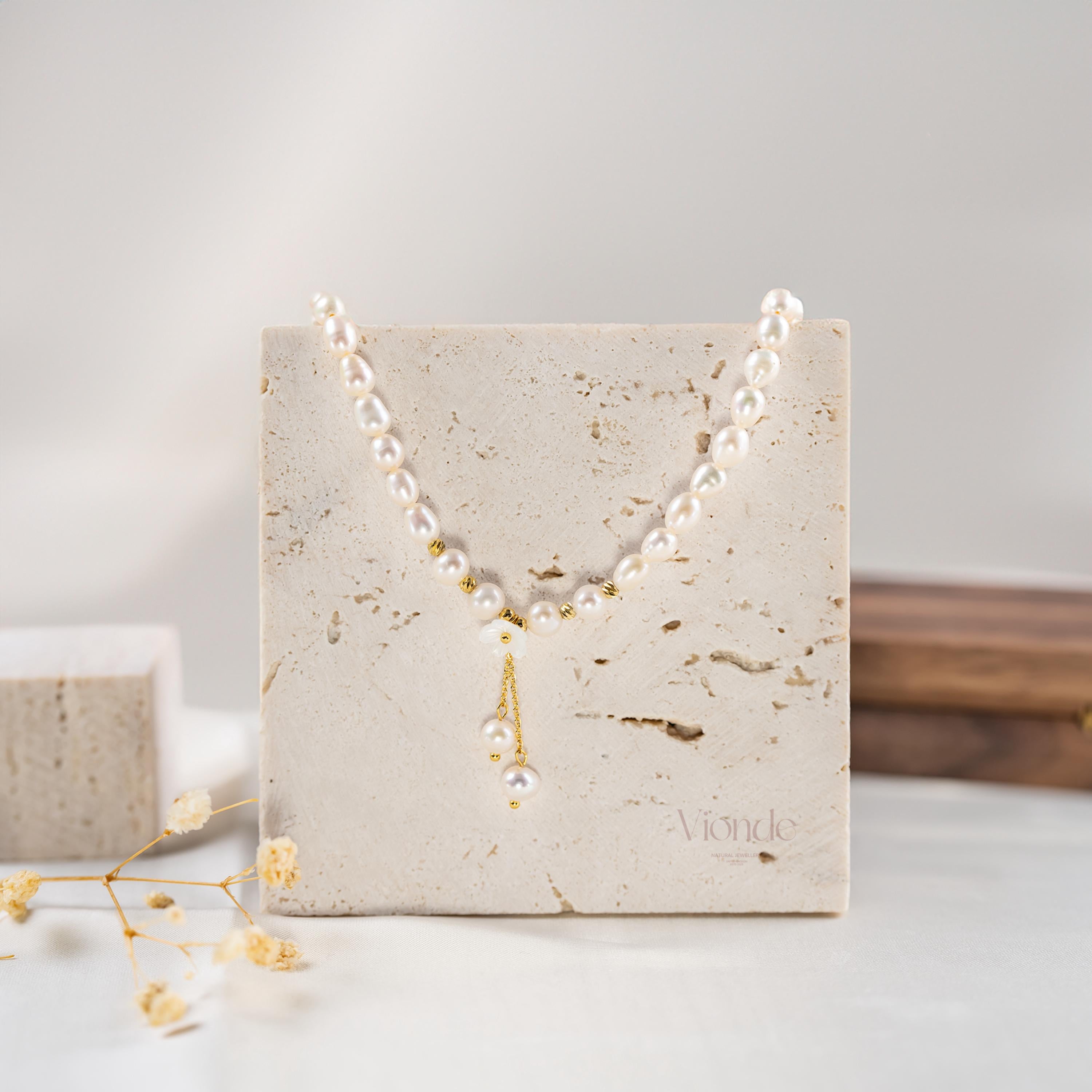 Dainty Floral Necklace